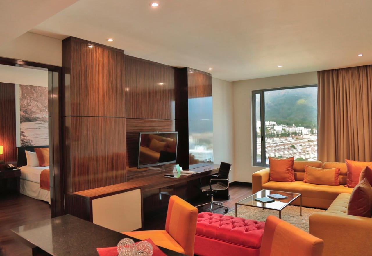Holiday Inn Bucaramanga Cacique By Ihg Exteriér fotografie A suite at the hotel
