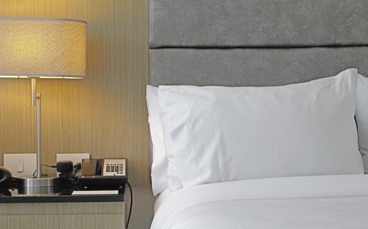 Holiday Inn Bucaramanga Cacique By Ihg Exteriér fotografie A pillow