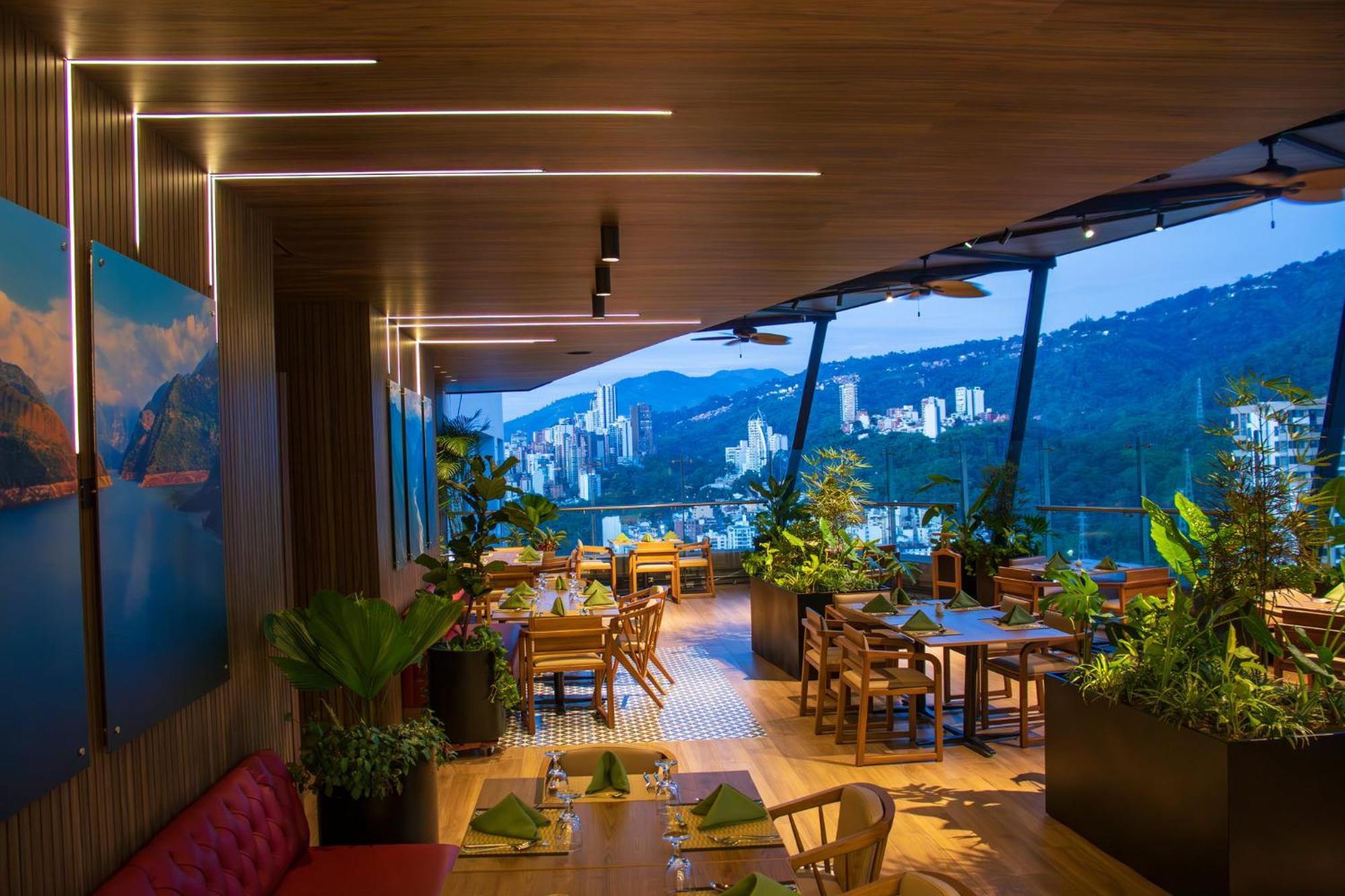Holiday Inn Bucaramanga Cacique By Ihg Exteriér fotografie The Peak Galleria