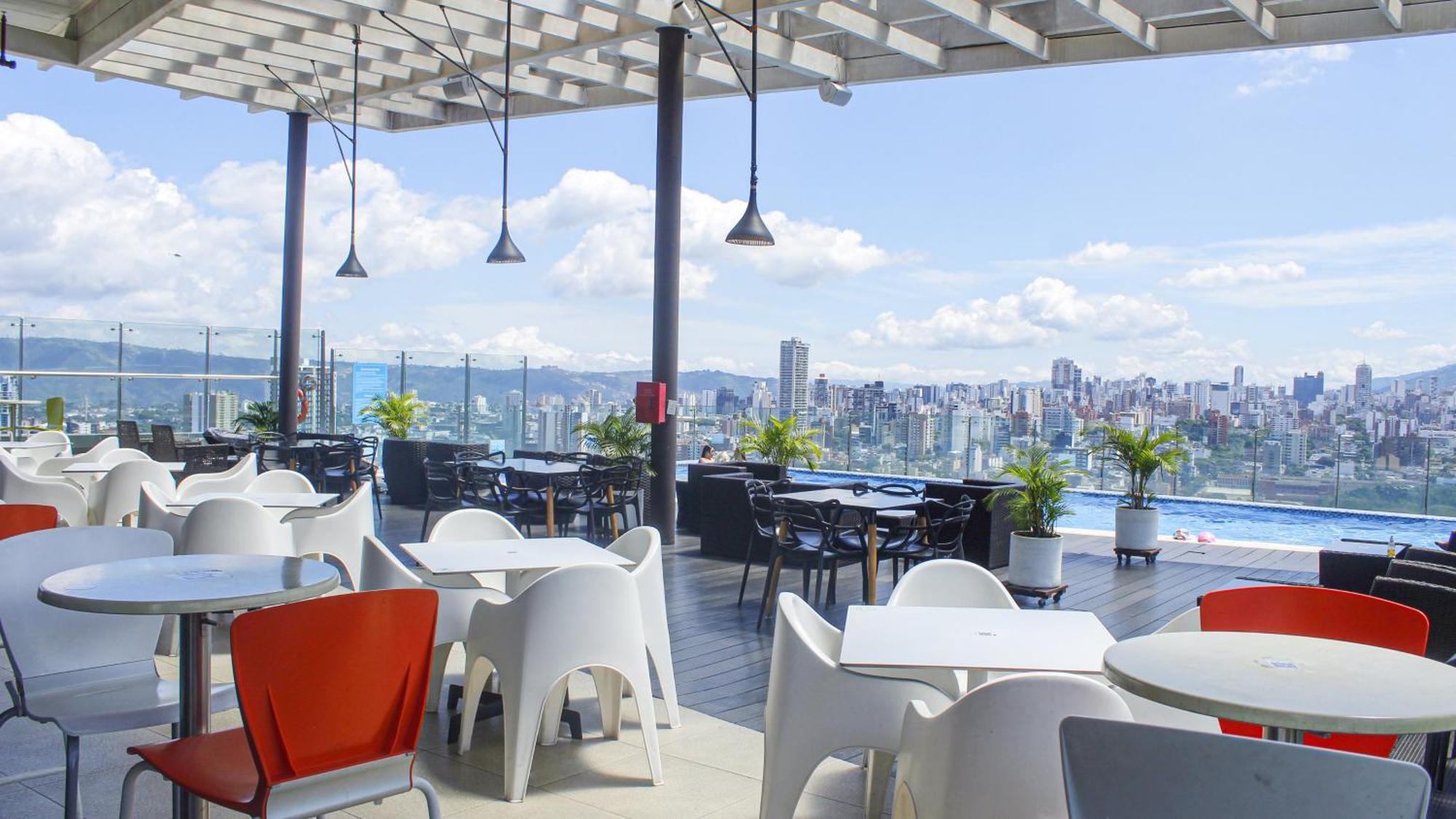 Holiday Inn Bucaramanga Cacique By Ihg Exteriér fotografie Skyline